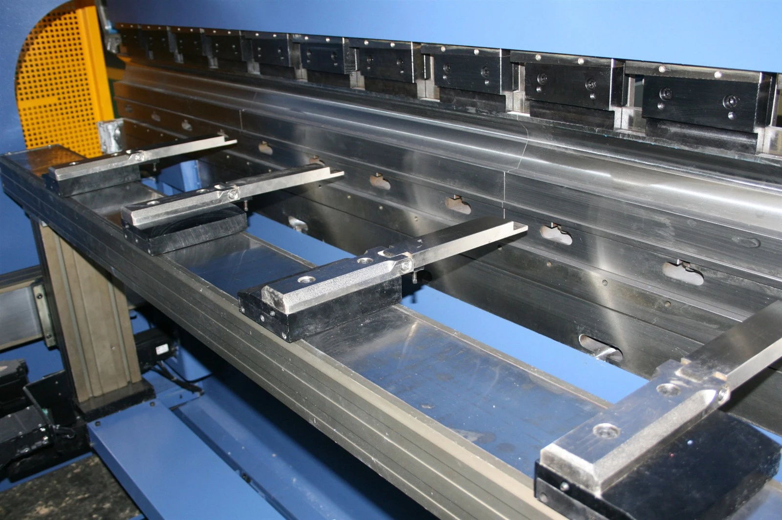 Large-CNC-Bending-Machine04 Large-CNC-Bending-Machine04