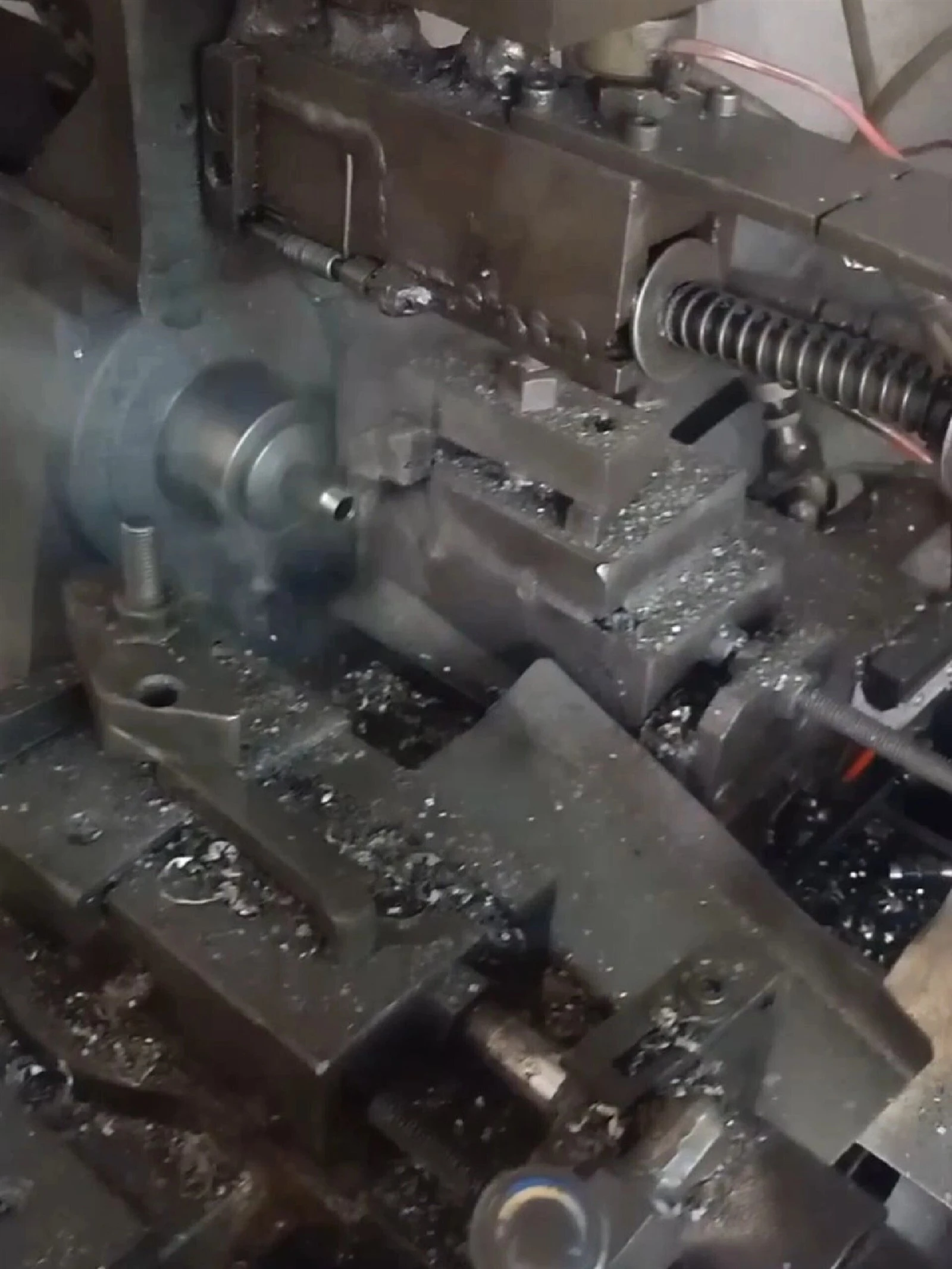 Automatic hydraulic lathe01